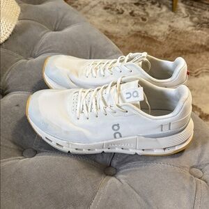 On Cloudtec White Sneakers with Gum Sole